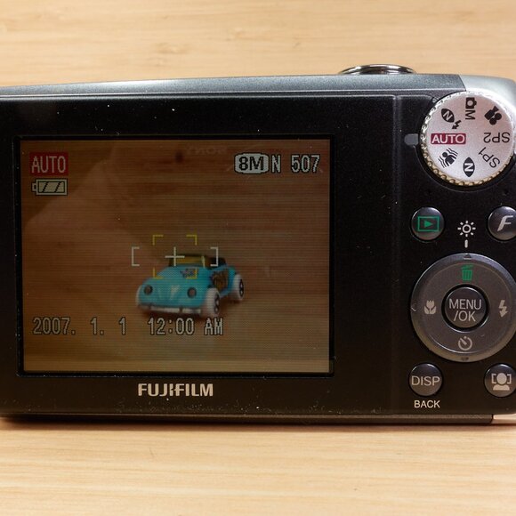 Fujifilm FinePix F40fd 8.3MP Digital Camera / Silver / Tested & Working - Picture 5 of 9